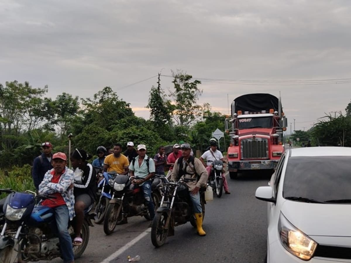 Campesinos de Bolívar bloquean paso vehicular hacia departamento de Sucre
