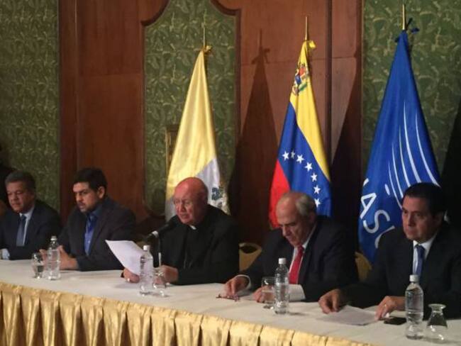 Gobierno y Oposición de Venezuela acuerdan restituir orden constitucional