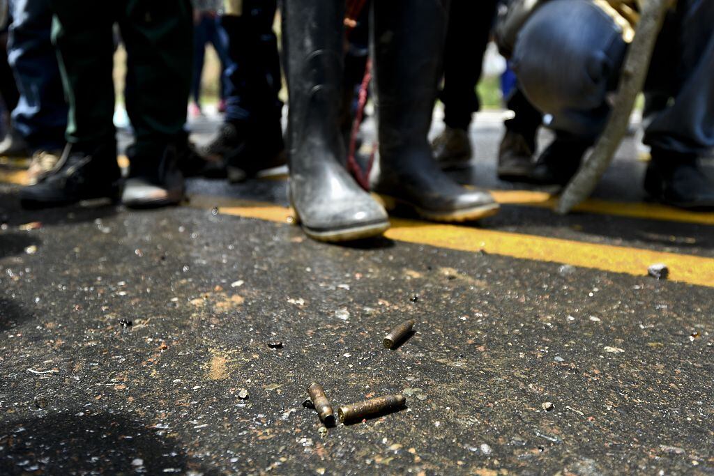 Imagen de referencia de grupos armados. Foto: Luis Robayo / AFP via Getty Images