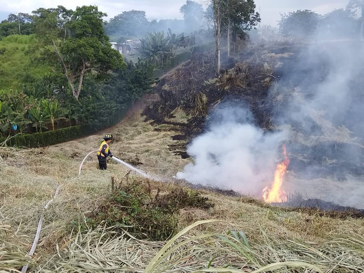 Alerta por incendios de cobertura vegetal en Armenia, llaman a evitar las quemas
