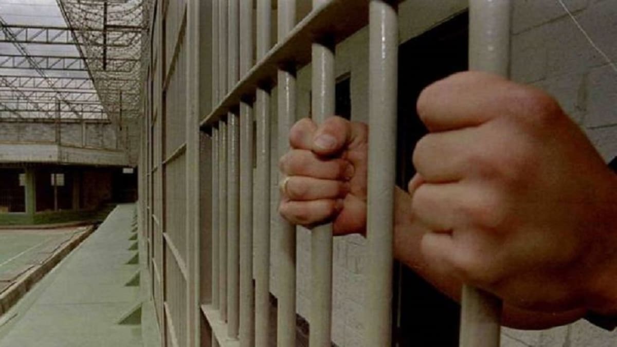 Trasladan 200 privados de la libertad de estaciones de policía de Cali
