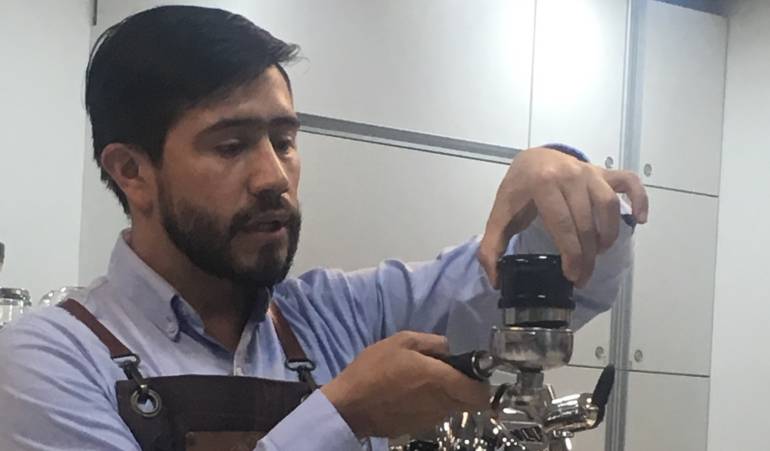 Ronald se prepara todos los días para el campeonato mundial de Barismo