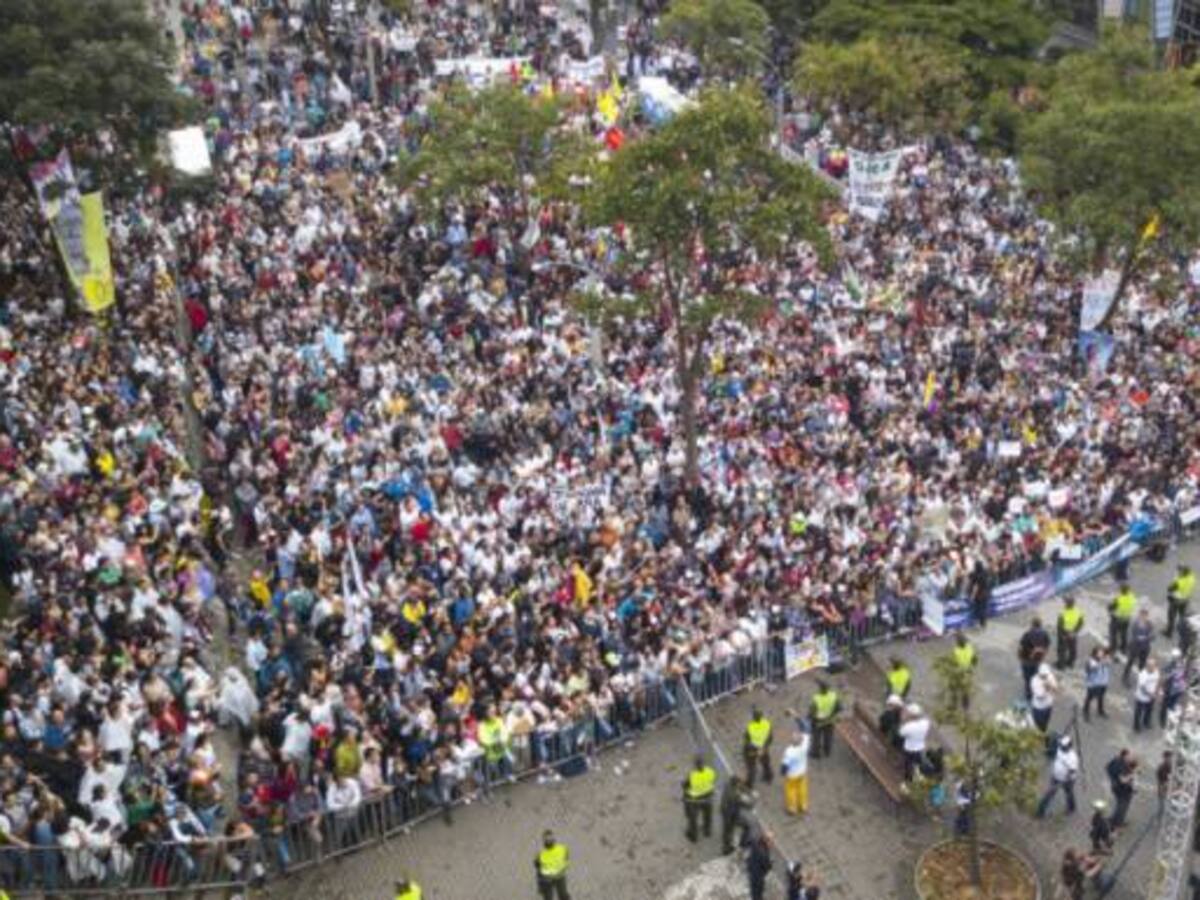 Una multitud de personas asistió al cierre de campaña de Petro en Medellín