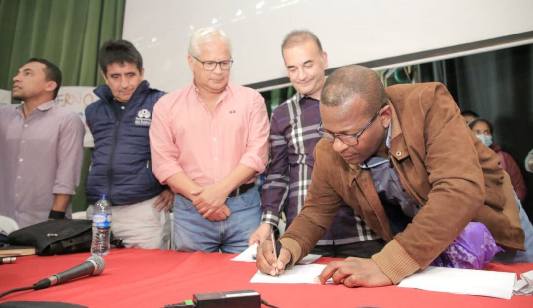Finalmente se acordó el levantamiento del cese indefinido de actividades por parte de los profesores, por lo que se reanudarán las jornadas académicas.