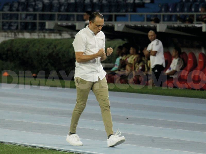 Alejandro Restrepo, DT del Pereira celebrando su triunfo en Barranquilla / Foto Dimayor.