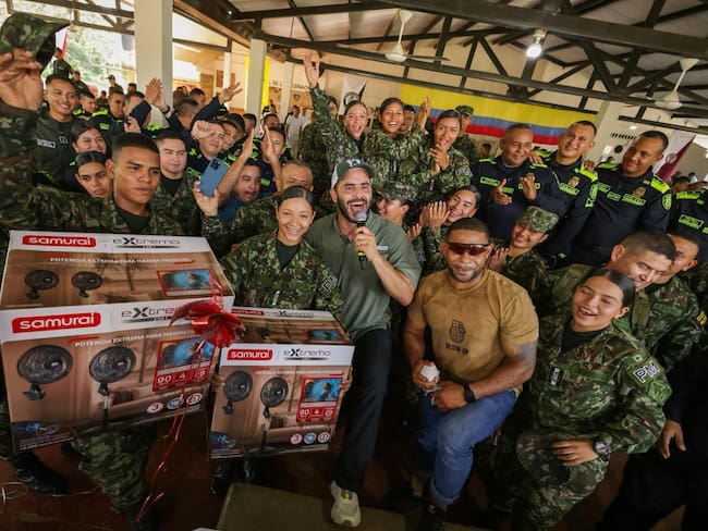 En Navidad, el gobernador de Córdoba, Erasmo Zuleta rindió homenaje a la Fuerza Pública en el Alto Sinú.