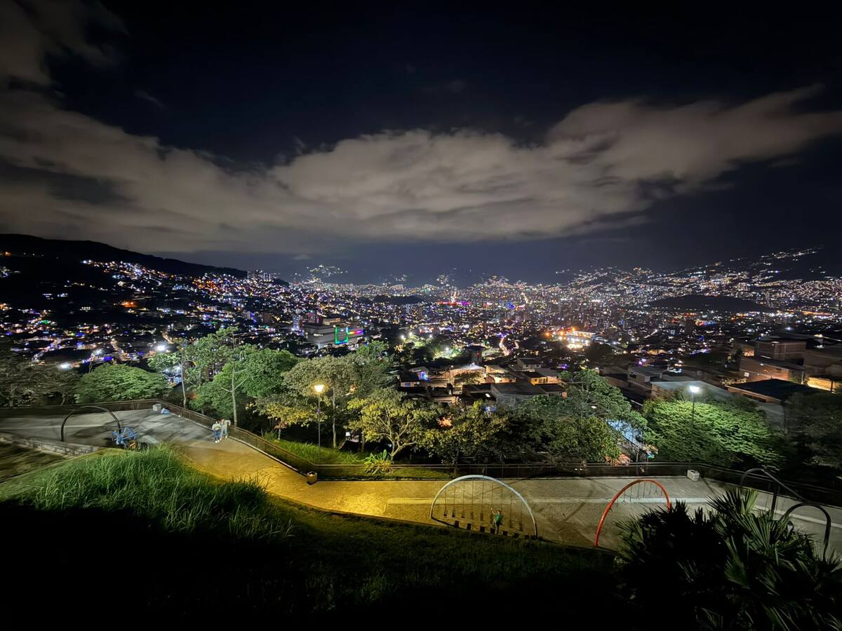 Los barrios también brillan: crónica de los alumbrados en Medellín