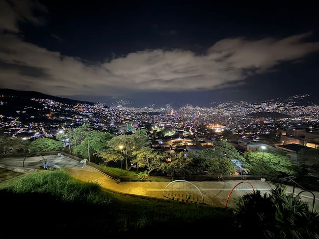 Los barrios también brillan: crónica de los alumbrados en Medellín Foto: Caracol Radio