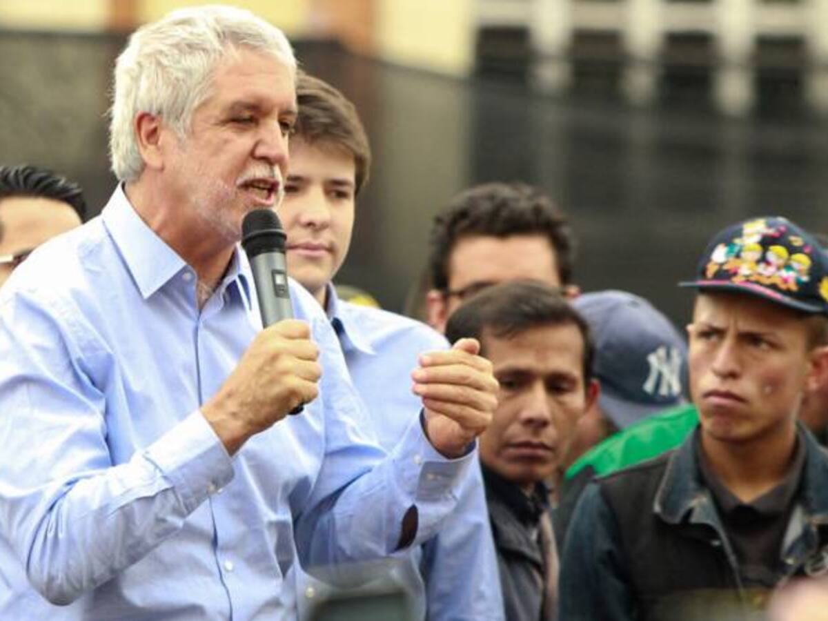 Nunca he dicho que tengo un doctorado: Enrique Peñalosa