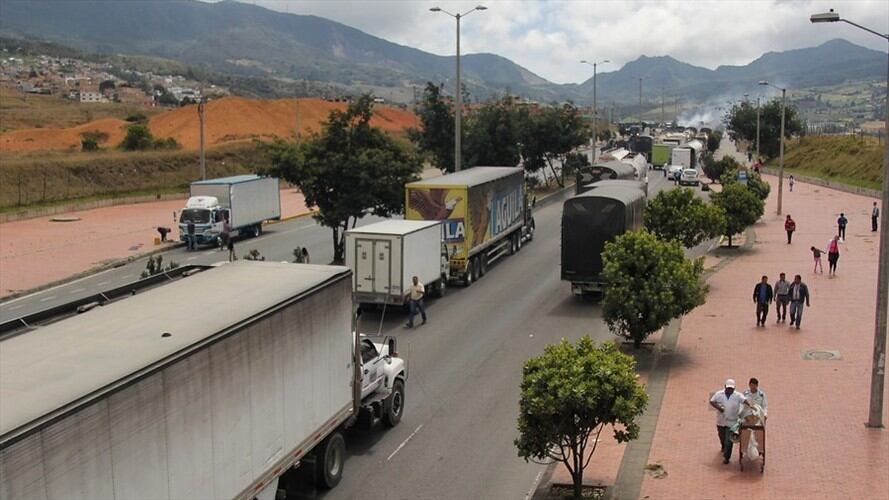 Juan Manuel Santos dice que a mediodía debe estar reabierta la vía al Llano. Foto: Colprensa