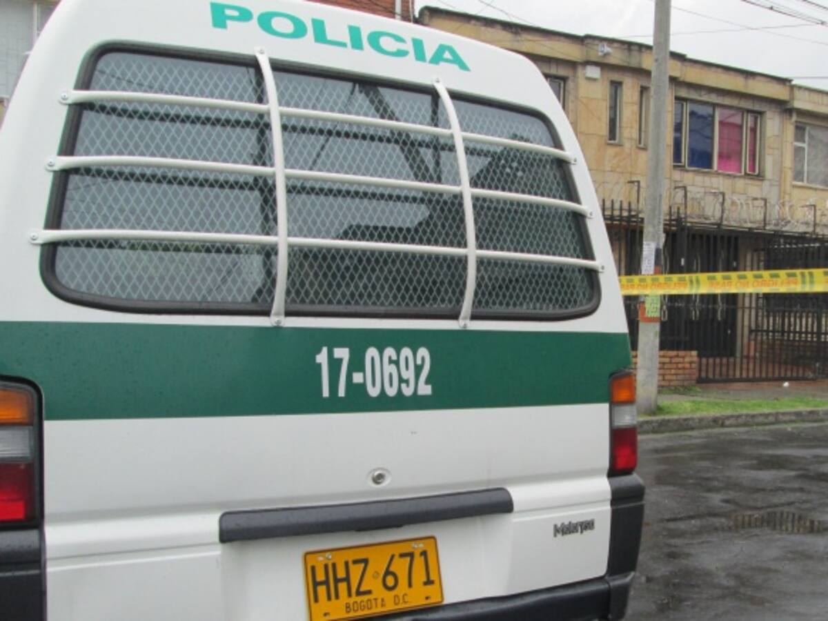 Mujer policía se enfrenta a tiros con delincuentes en el sur de Bogotá