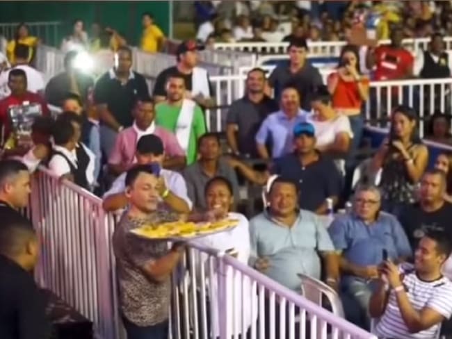 El bonito gesto de Jean Carlos Centeno con una vendedora de papas fritas