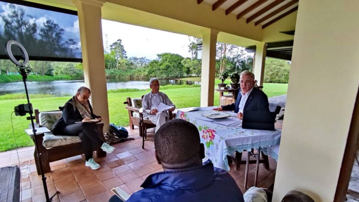 Víctimas de falsos positivos le piden respeto a Álvaro Uribe