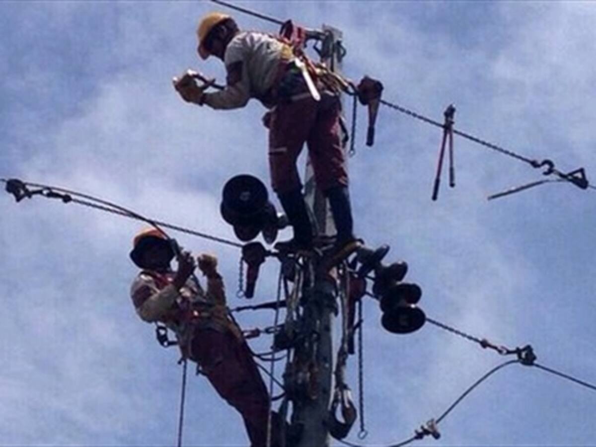 Restablecen servicio de energía en hogares de Tarazá y Cáceres en Antioquia
