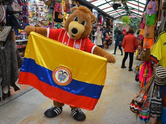 Berni, mascota del Bayern Múnich, hizo turismo por Bogotá