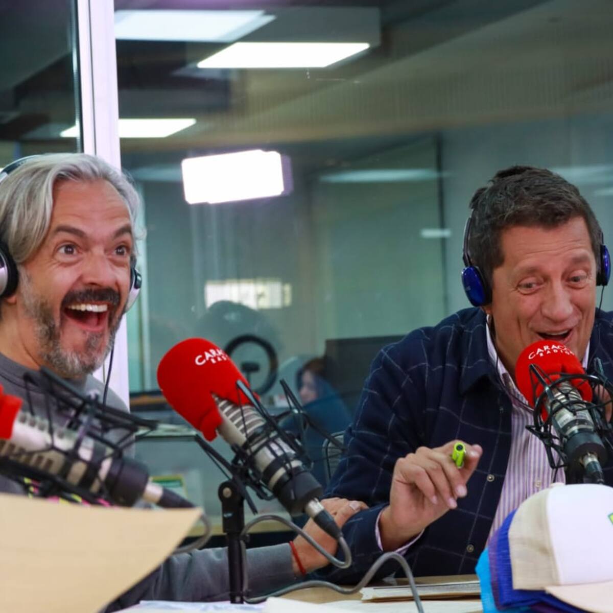 Así fue el divertido encuentro entre Yamid Amat de la Luciérnaga y Juan Daniel Oviedo
