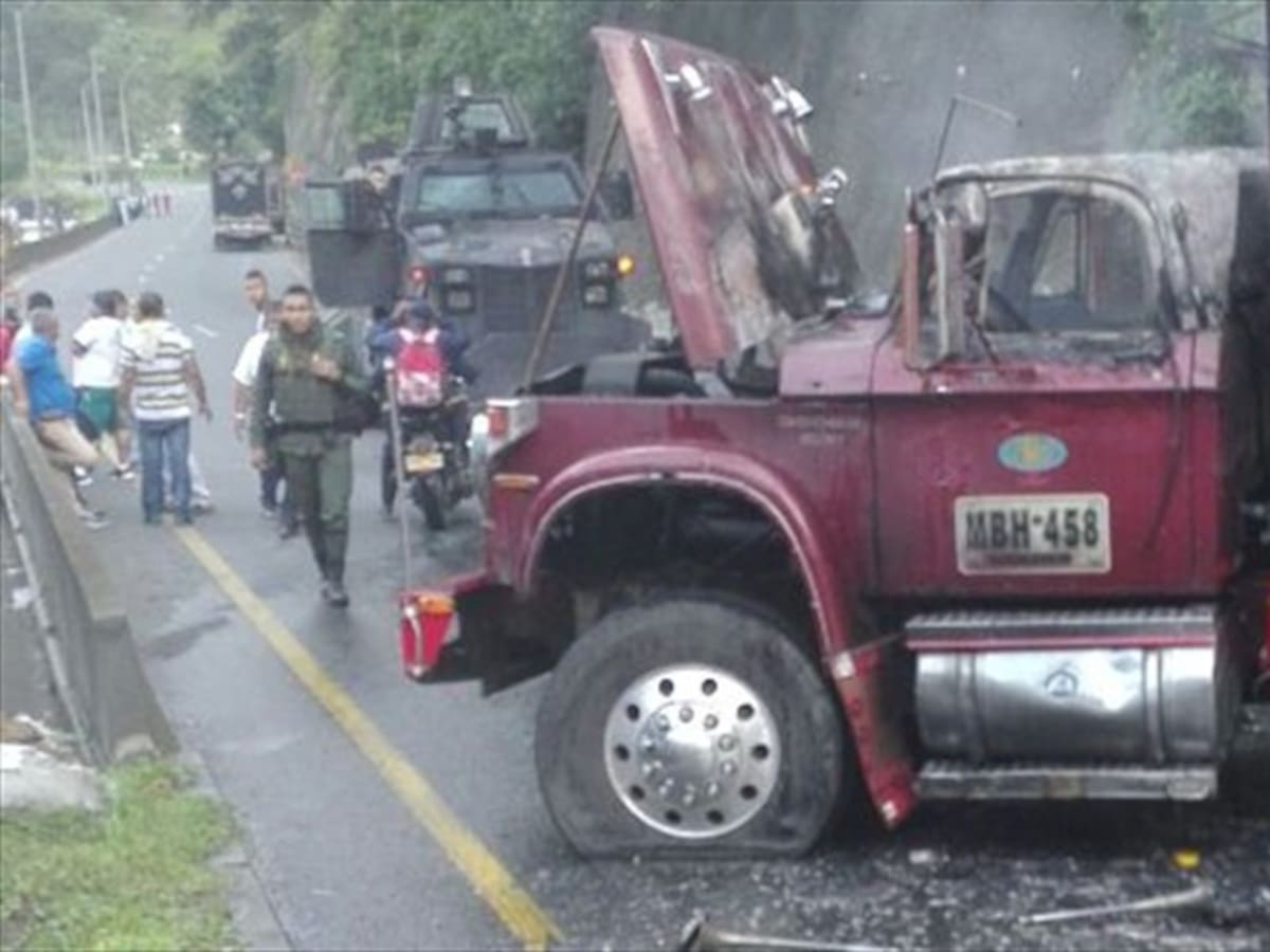 Tensión en vía Buenaventura durante tercer día de minga indígena