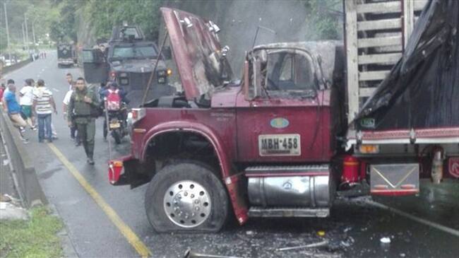 Tensión en vía Buenaventura durante tercer día de minga indígena.