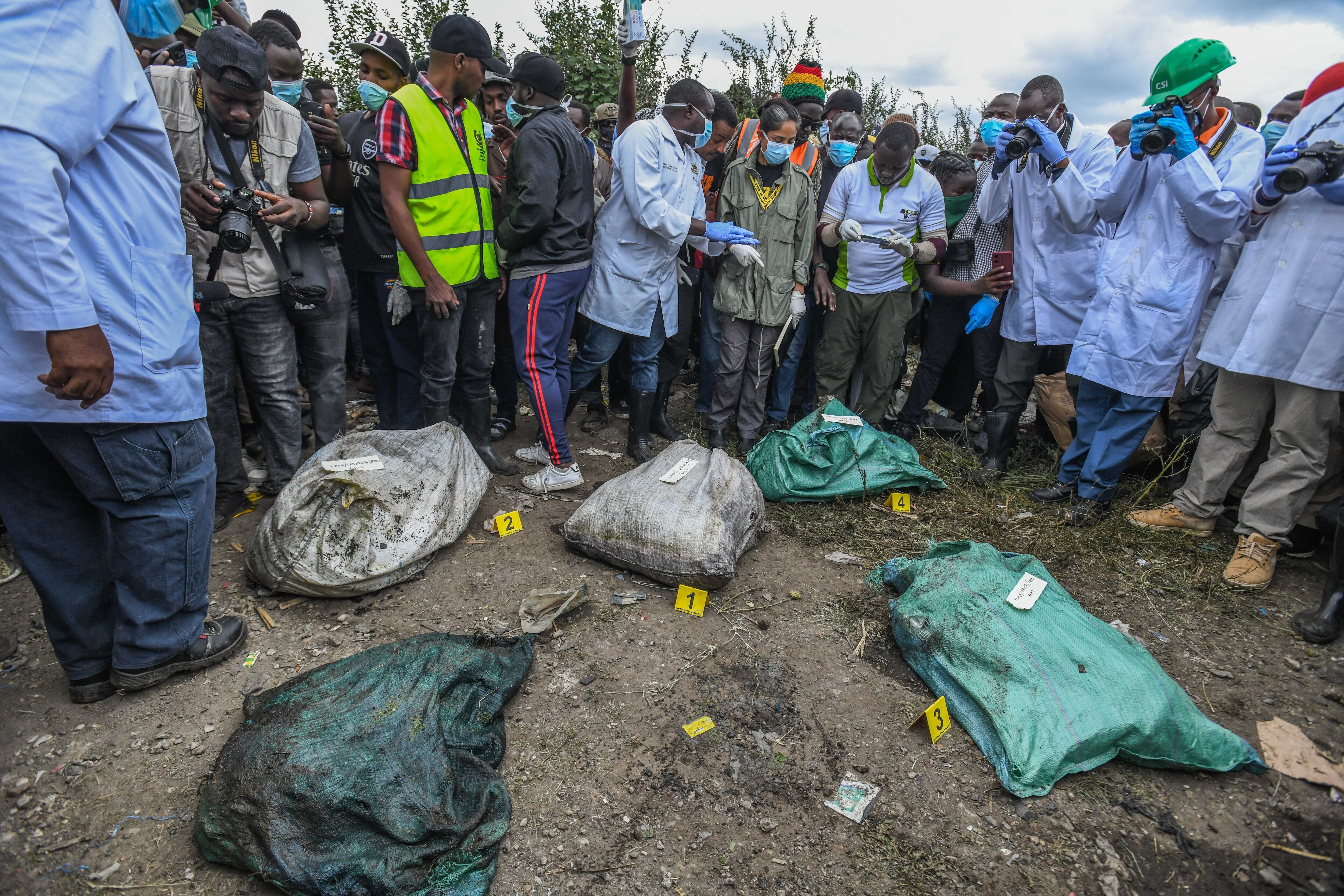 Hallazgo de los restos de 8 mujeres que habían sido arrojados a un vertedero por un hombre de 33 años que confesó haber asesinado más de 40 mujeres en los últimos 2 años.
(Foto:  Gerald Anderson/Anadolu via Getty Images)