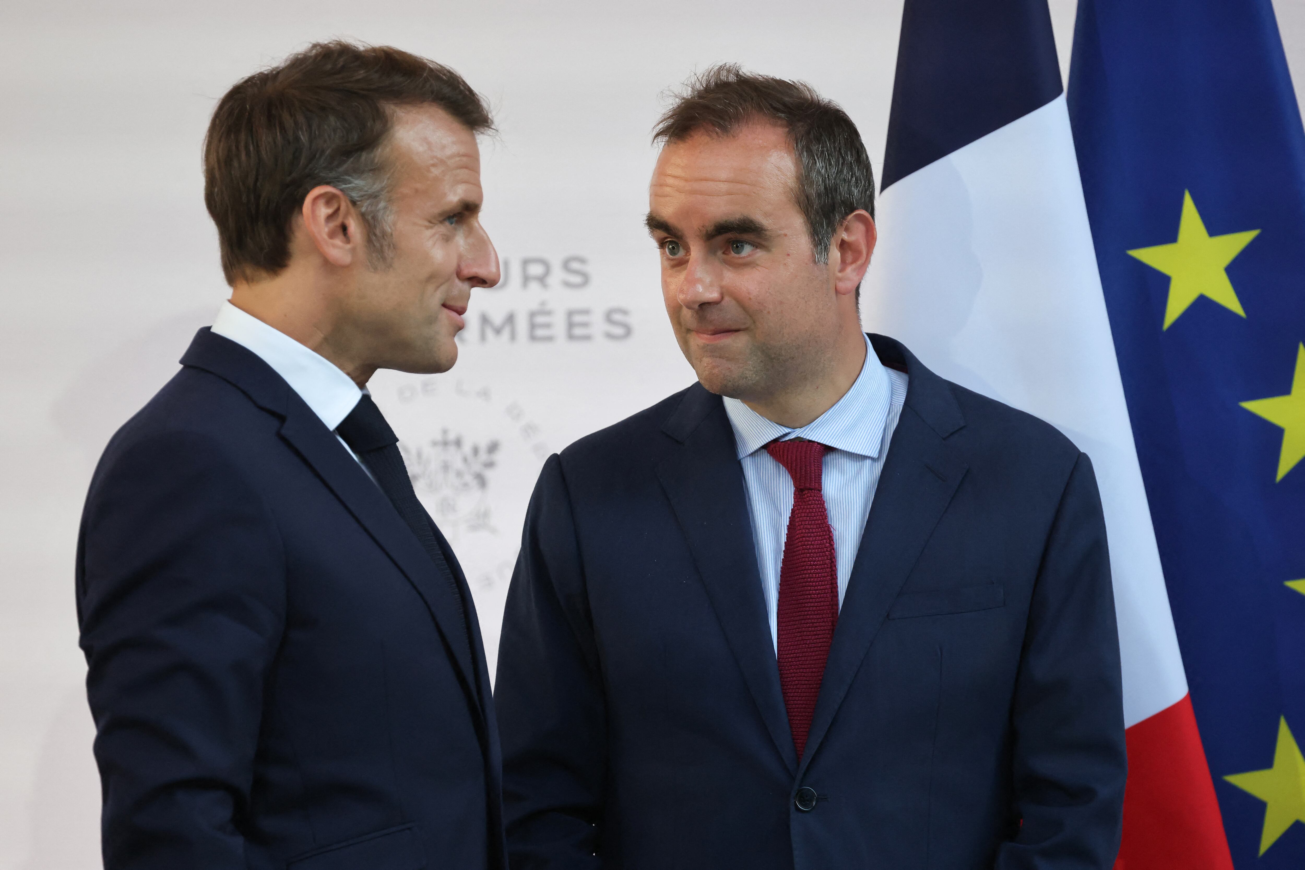 El presidente francés Emmanuel Macron y su nuevo primer ministro, Sebastien Lecornu. 
(Foto:    LUDOVIC MARIN/POOL/AFP via Getty Images)