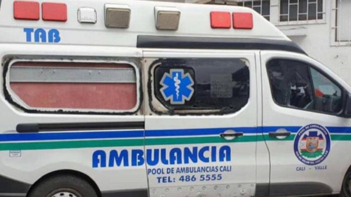 Más de 20 ambulancias vandalizadas y más de 50 personas esperan una UCI