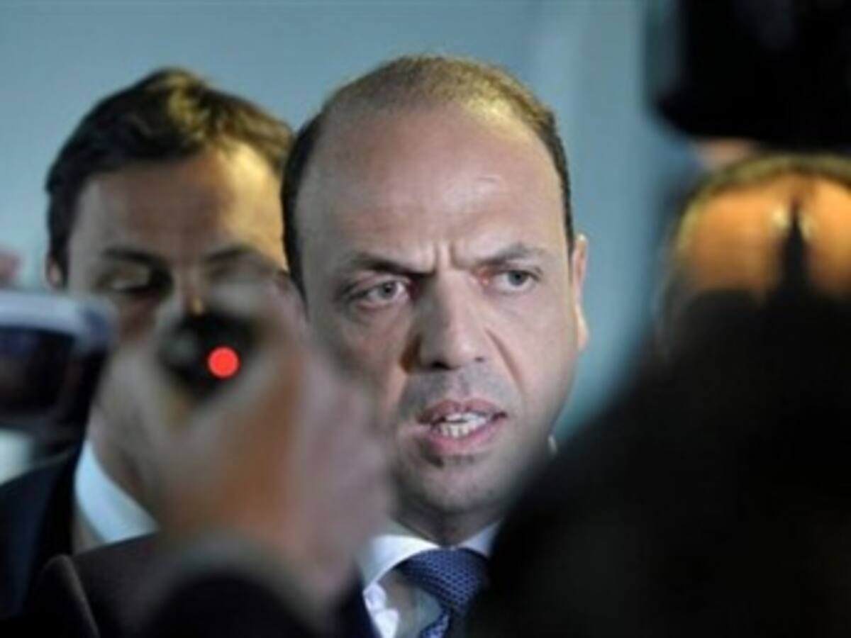 Berlusconi es traicionado por quien fuera el número dos en el gobierno italiano