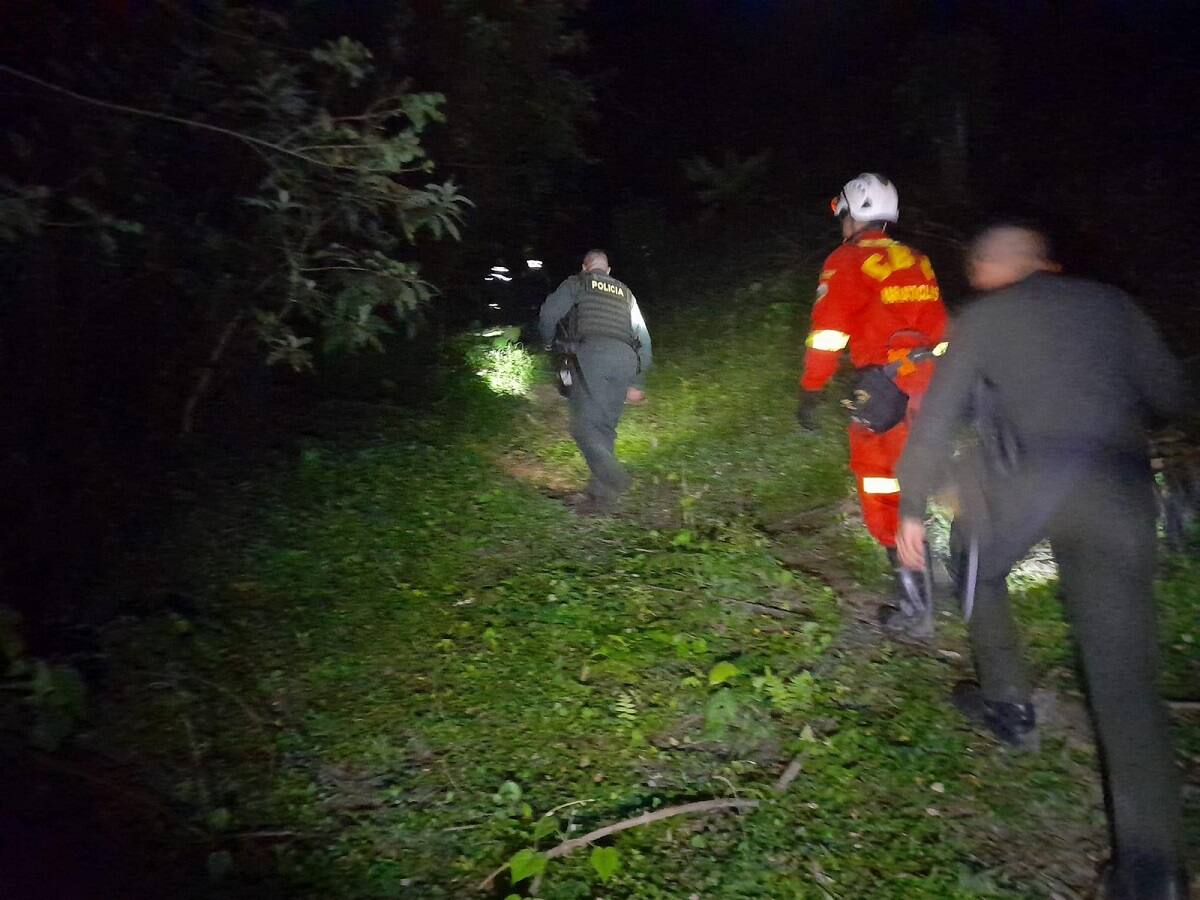 Hallan con vida una persona que había desaparecido en una ladera de Marmato, Caldas