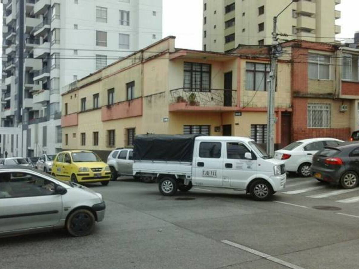Inconformismo por improvisación en Carrera 12 B