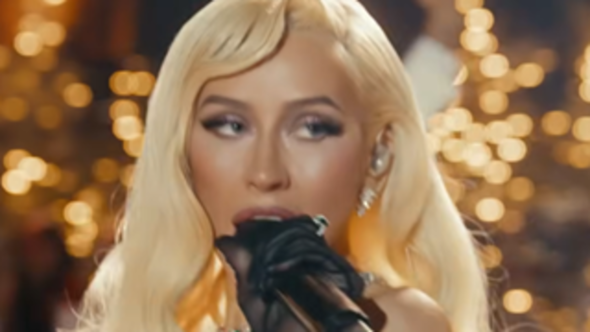 Christina Aguilera estrena su sencillo navideño “My Favorite Things (Mis cosas favoritas)