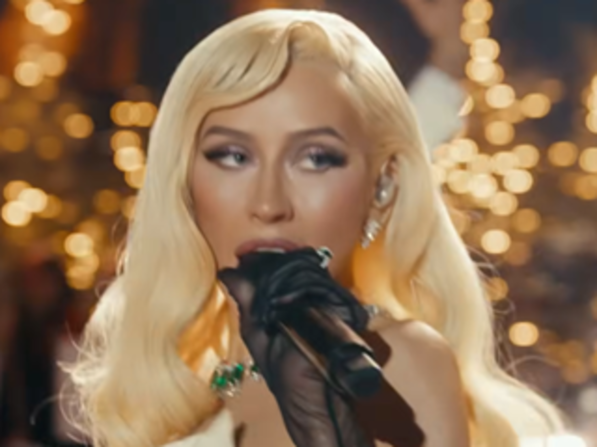 Christina Aguilera estrena su sencillo navideño “My Favorite Things (Mis cosas favoritas)