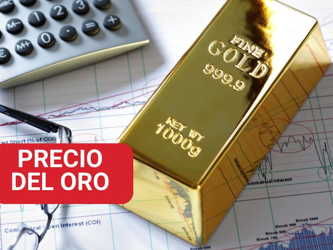 Lingote de oro sobre un papel con gráfcas y al lkado unas gafas y una calculadora (Foto vía Getty Images)