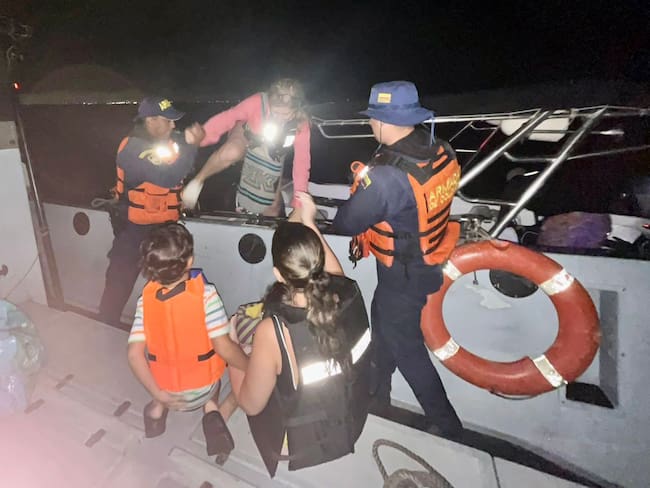 Rescatados por la Armada en el Atlántico./ Foto: Armada