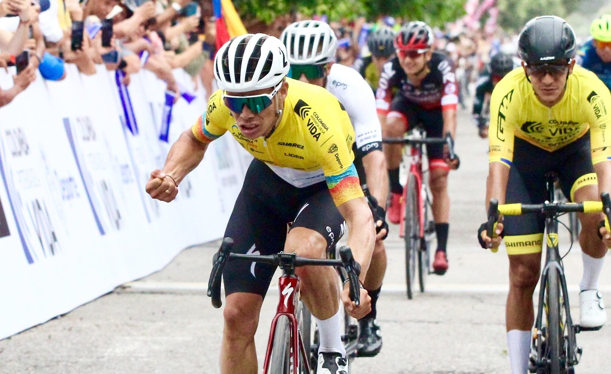 El ciclista boyacense Miguel Ángel López, campeón de la Vuelta a Colombia 2023, no estará presente en la versión 74 de la competencia / @team_medellin