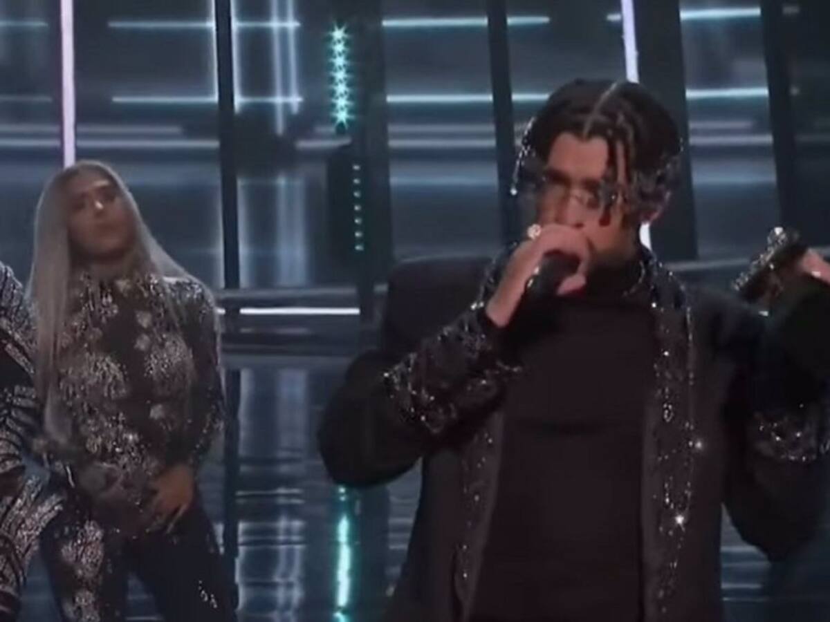 Bad Bunny: "Si ella no quiere bailar contigo respeta, ella perrea sola"
