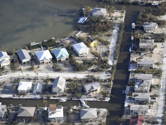 Más de 6 millones de hogares seguirán sin electricidad en EE.UU. por el paso de Irma