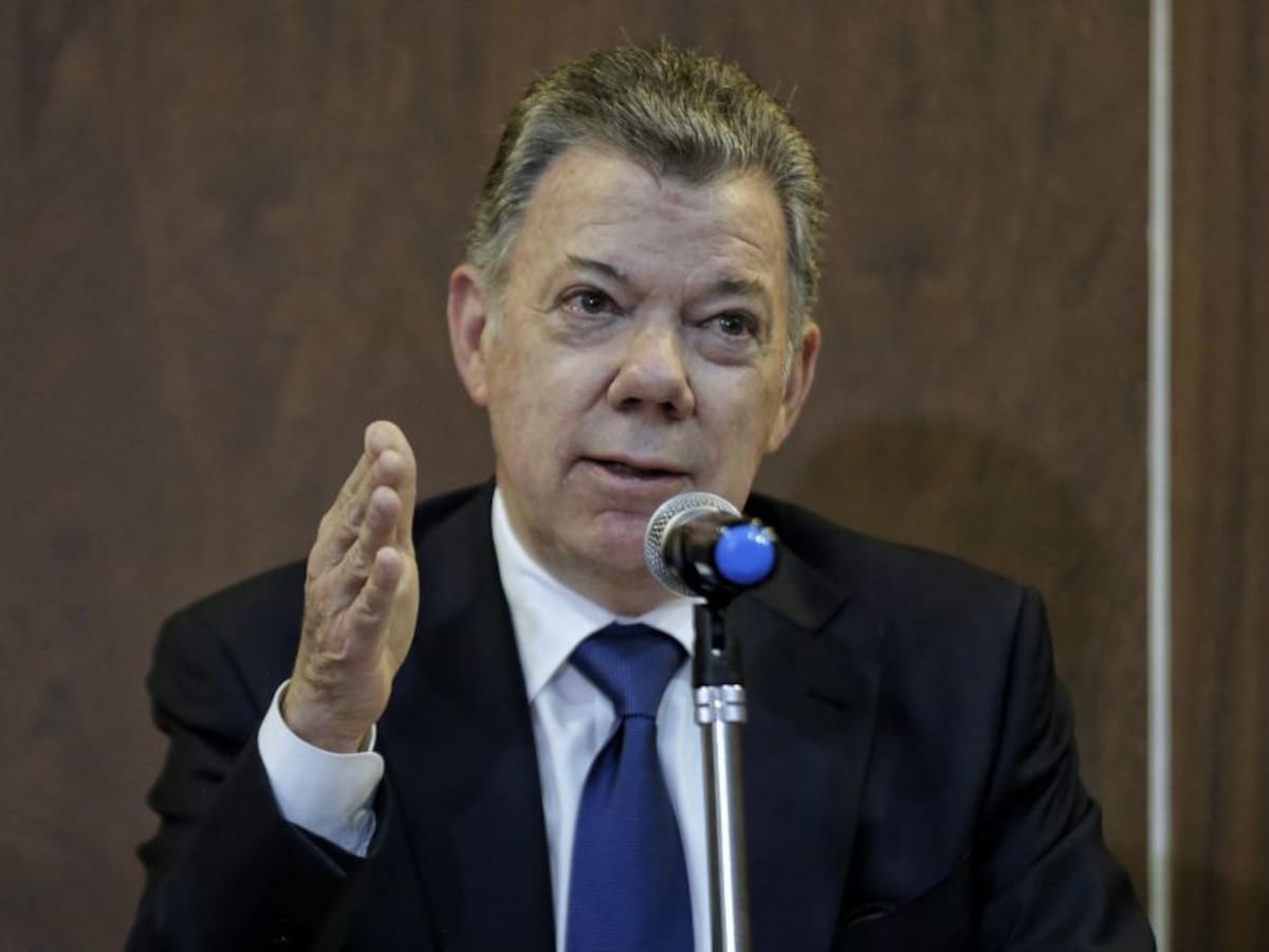 Santos pidió a Uribe no dar más “lata” y dejar surgir nuevos liderazgos