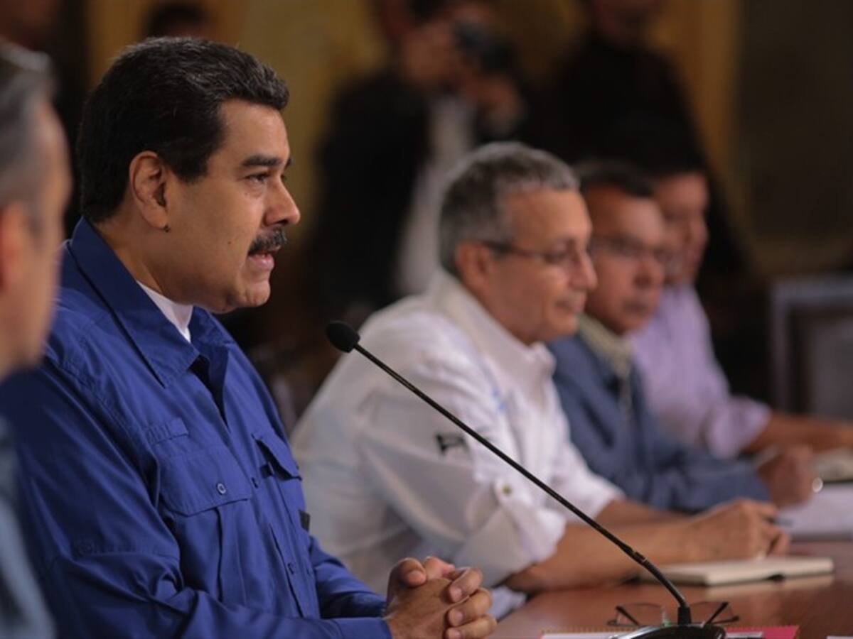 Nicolás Maduro ofrece "garantías plenas" a oposición para elecciones presidenciales