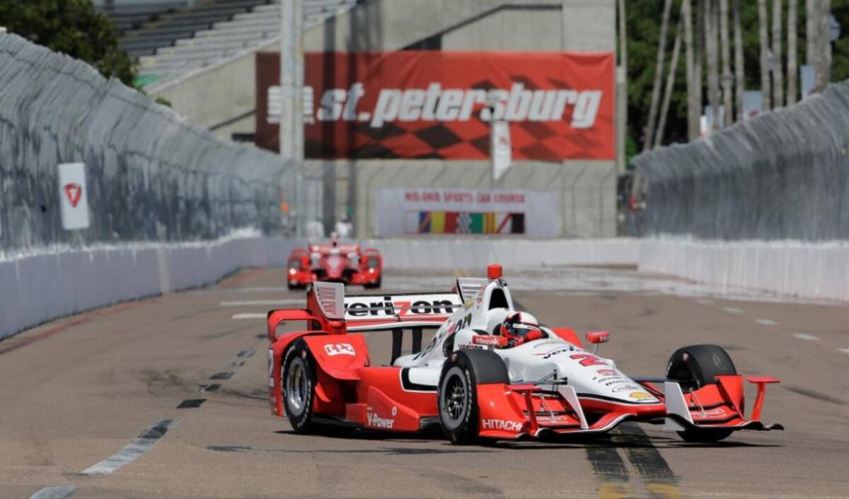El piloto bogotano consiguió su decimotercer triunfo en la IndyCar en el inicio de la temporada 2015 en San Petersburgo. Montoya superó a su compañero de escudería Will Power, quien terminó segundo. El tercero fue Tony Kanaan.