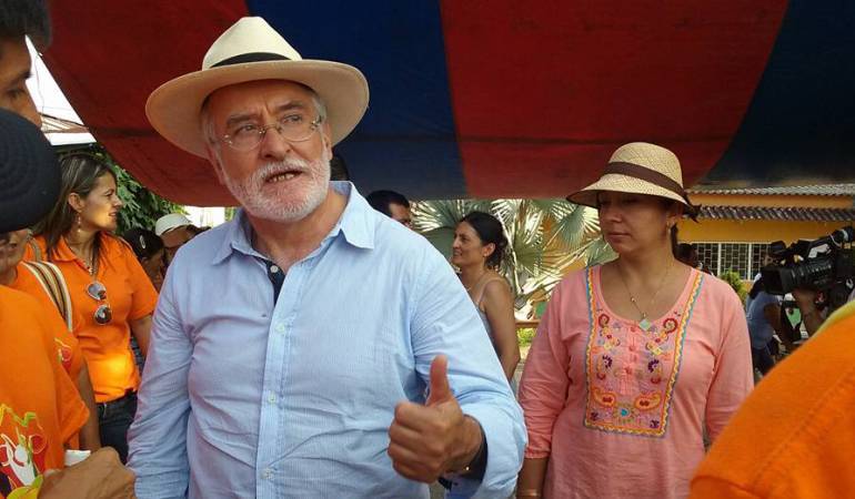 Guido Echeverri Gobernador de Caldas.