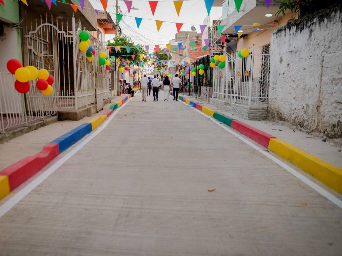 Barrio 7 de Agosto en Cartagena celebró cumpleaños con calle nueva financiada por la gobernación