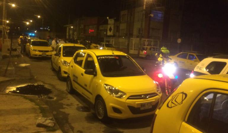 Anoche los conductores protestaron hasta cerca de la media noche ante el asesinato de su compañero. Es el segundo este año.