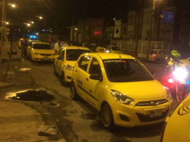 Anoche los conductores protestaron hasta cerca de la media noche ante el asesinato de su compañero. Es el segundo este año.