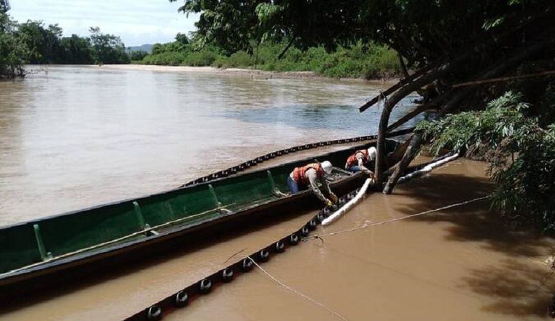 Afectación al oleoducto provoca grave contaminación en fuentes hídricas