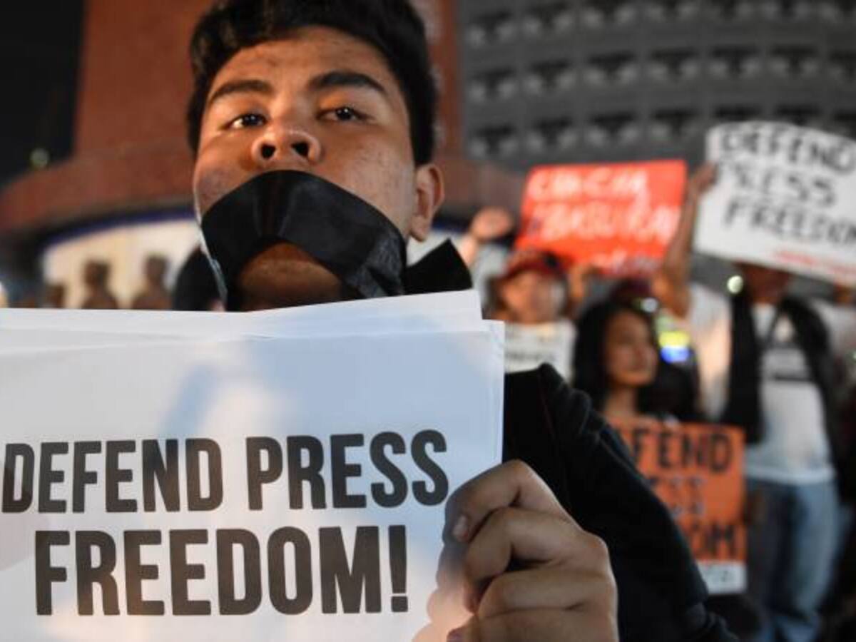 La democracia vuelve a caer en el mundo, según The Economist