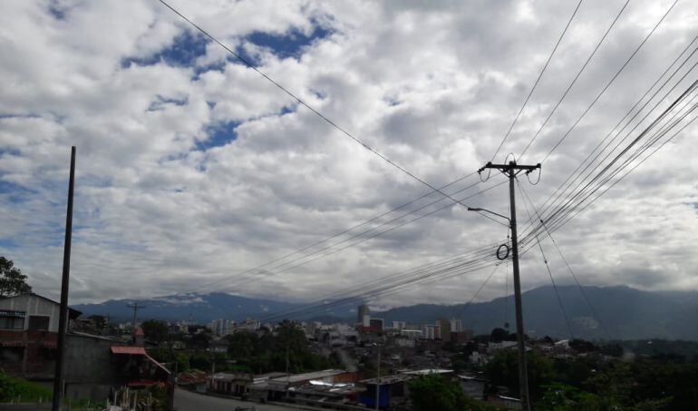 Todos los días Escuche la información local en Caracol Radio 5:45, 6:48, 7:48 y 8:45 a.m.