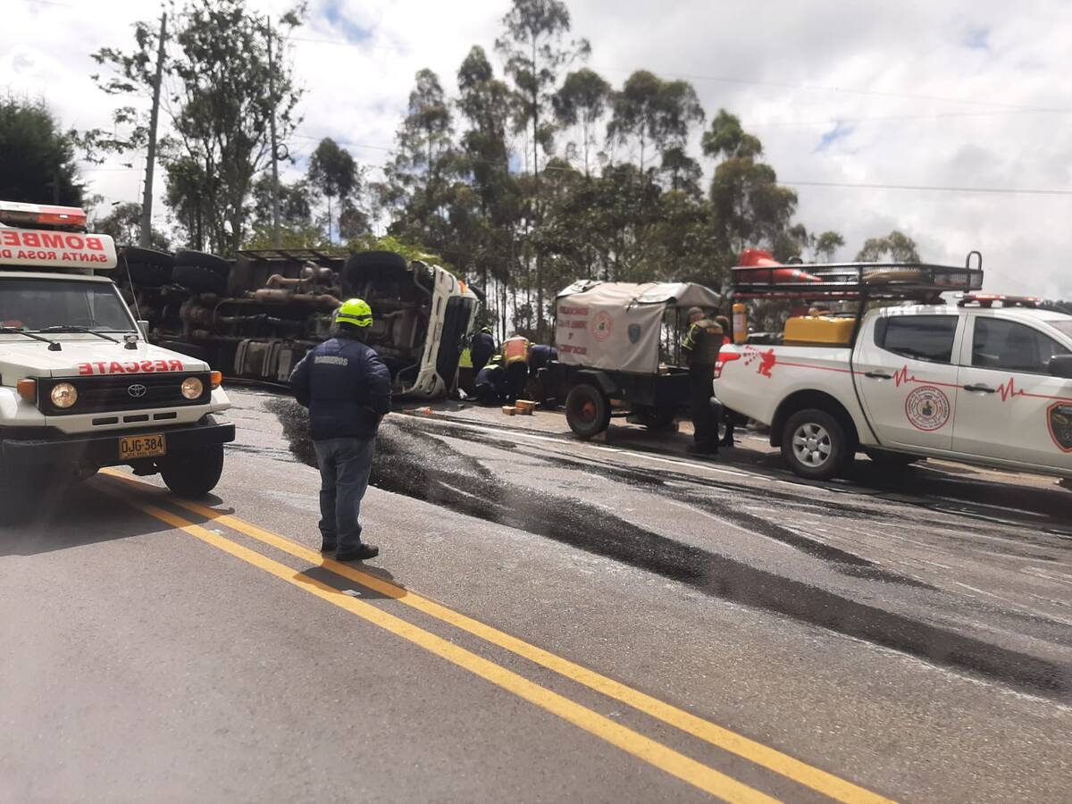 Dos heridos en accidente de un camión con reciclaje en el Norte de Antioquia