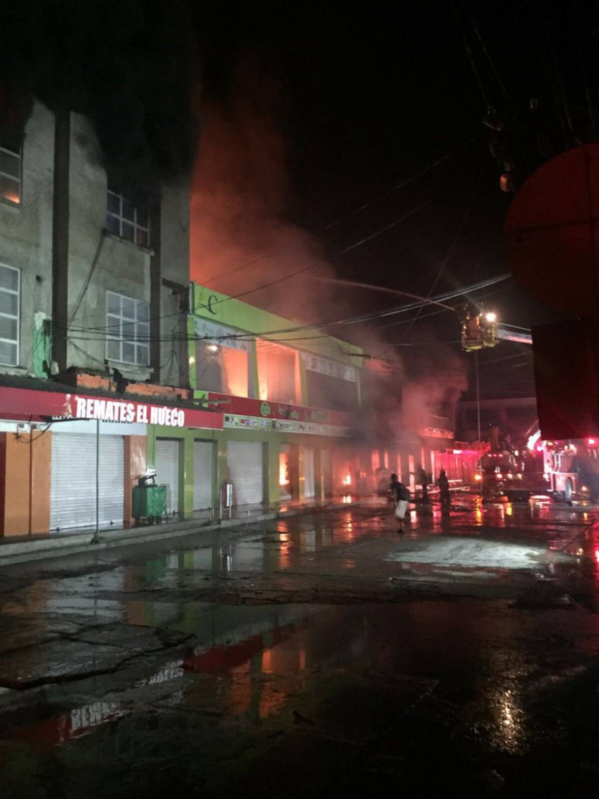Las autoridades establecen que la causa pudo haber sido un corto circuito ocurrido en una bodega de plásticos.