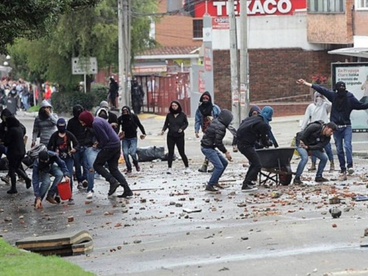 Protestas en Bogotá terminaron en disturbios en la 26