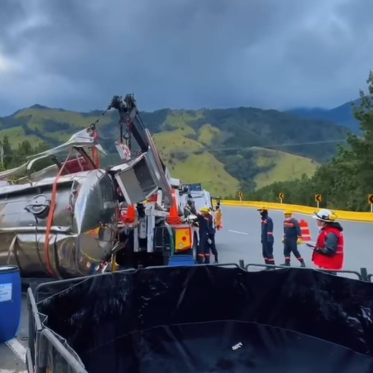 CRQ descartó afectación ambiental en fuentes hídricas tras accidente de camión en La Línea