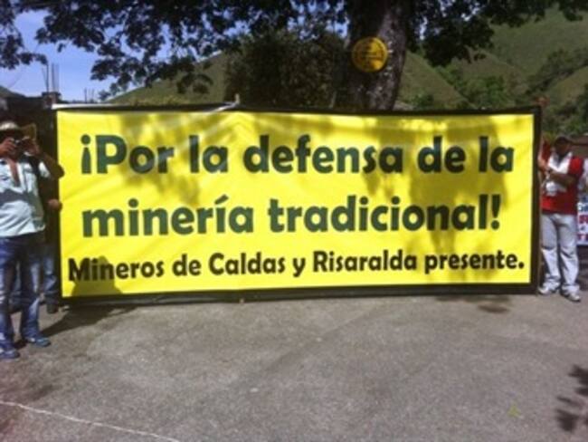 Paro iniciado este miércoles es motivado por mineros ilegales, según Santos